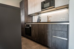 冰箱、微波炉、烤箱、炉灶