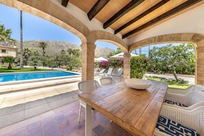 Outdoor dining - Villa Cal Papa 3 bedrooms for 6 guest in Pollensa with private pool and bbq close to the sea (Cala San Vicente)
