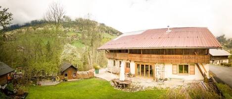 المنشأة من الخارج