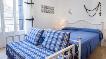 2 bedrooms, bed sheets