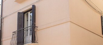 S187 - Sirolo, delightful sky-earth house in the alleys