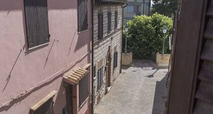 S187 - Sirolo, delightful sky-earth house in the alleys