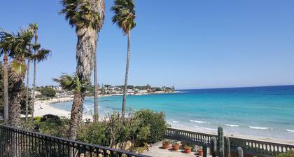 Villa Dream, with 3 bedrooms (8 people), 3 bathrooms. Direct access to the beach