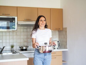 Microwave, dishwasher, toaster, high chair - Beautiful apartment for 4 people with WIFI, pool, TV, terrace and pets allowed (Villandro)