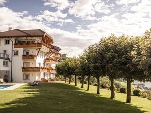 Exterior - Nice apartment for 4 people with WIFI, pool, TV, terrace and pets allowed (Villandro)