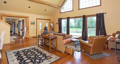 Luxury Riverfront Beartooth Mountain Lodge - Private Retreat! Visit Yellowstone