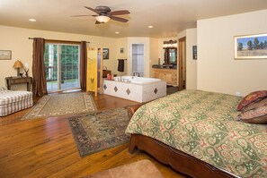 6 bedrooms, desk, iron/ironing board, free WiFi - Luxury Riverfront Beartooth Mountain Lodge - Private Retreat! Visit Yellowstone (Roscoe)