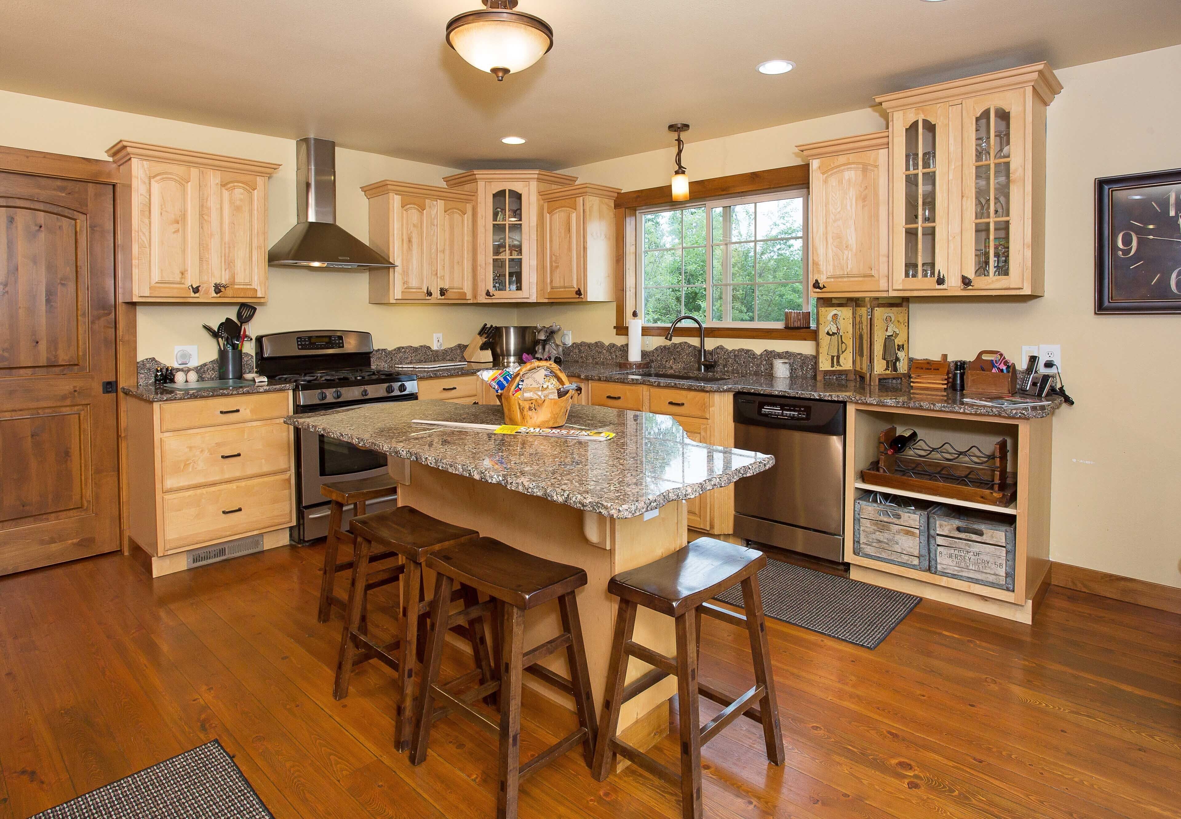 冰箱、  微波炉、烤箱、炉灶