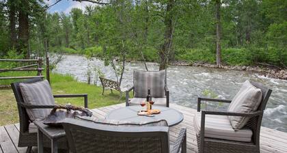 Luxury Riverfront Beartooth Mountain Lodge - Private Retreat! Visit Yellowstone