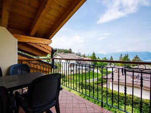 Outdoor dining - Nice apartment for 6 people with WIFI, TV and balcony (Ronzone)