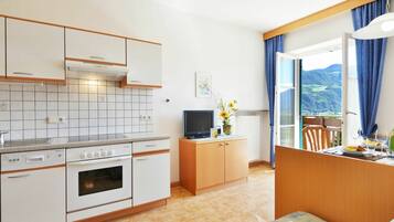 Four, lave-vaisselle, grille-pain, chaise haute