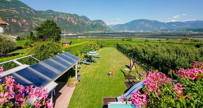 Joli appartement pour 4 personnes avec WIFI, piscine, TV et patio