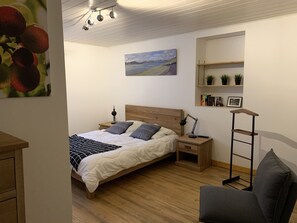 1 chambre, fer et planche à repasser, Wi-Fi gratuit, draps fournis