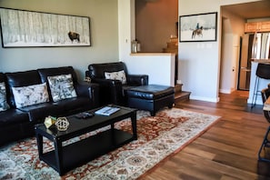 Smart TV, fireplace, stereo