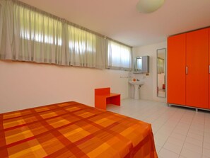 1 Schlafzimmer, Reisekinderbett, kostenloses WLAN, Bettwäsche