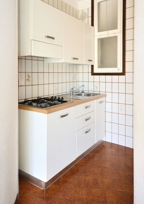 Mikrobølgeovn, ovn, højstol, fryser