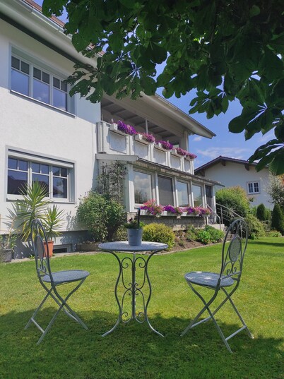Large ground floor apartment with winter garden