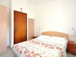2 slaapkamers, reisbedje, gratis wifi, beddengoed