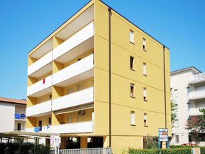 Exterior - Lovely apartment for 6 guests with A/C, WIFI, TV, balcony and pets allowed (Bibione)