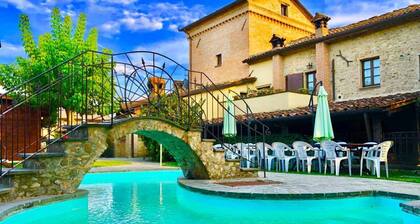 Maison de vacances privée avec bain à remous, climatisation, piscine privée, WIFI, TV, véranda