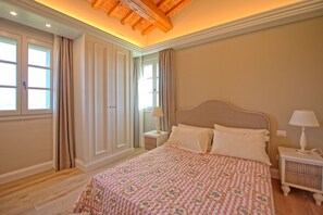 2 bedrooms, iron/ironing board, travel cot, free WiFi