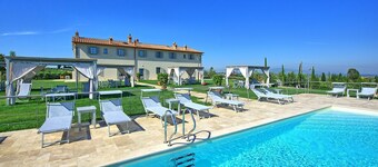 Lovely apartment for 6 people with pool, WIFI, A/C, TV and panoramic view