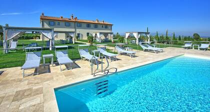 Lovely apartment for 6 people with pool, WIFI, A/C, TV and panoramic view