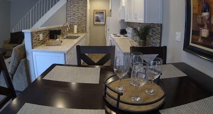 Condominio de dos habitaciones y un baño ~ "Hogar lejos del hogar"