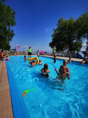 مغطس سبا خارجي