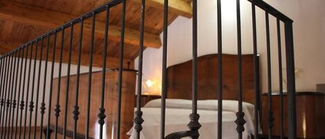 2 عدّة غرف نوم وملاءات أسرّة