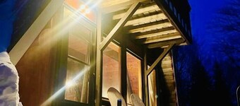 Alpine Chalet with outdoor Jacuzzi 1 mile from ski lifts