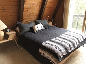 4 bedrooms, desk, free WiFi, bed sheets