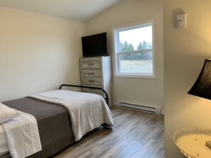 3 bedrooms, free WiFi, bed sheets - Clinton Sunset Retreat ! 3 Bedrooms 2 Bathrooms... 180 degree water views! (Clinton)