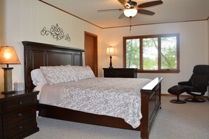 4 bedrooms, iron/ironing board, travel cot, WiFi