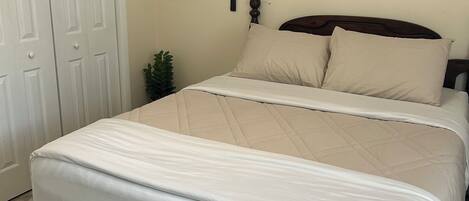 2 soverom, strykejern/-brett, wi-fi (inkludert) og sengetøy