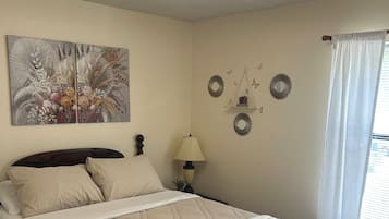 2 slaapkamers, een strijkplank/strijkijzer, gratis wifi, beddengoed