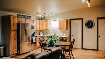 雪櫃、微波爐、焗爐、爐具