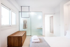 4 bedrooms, iron/ironing board, travel cot, free WiFi