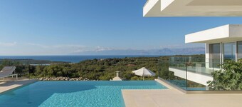 Villa en Perítheia con 4 habitaciones, capacidad 9