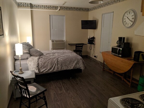 Bügeleisen/Bügelbrett, WLAN, Bettwäsche