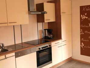 Kühlschrank, Mikrowelle, Ofen, Geschirrspüler