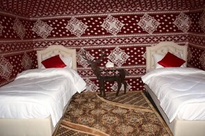 Egyptian cotton sheets, premium bedding, pillow-top beds - Wadi Rum Mobile Camp (Wadi Rum)