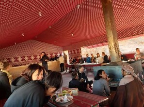 Breakfast, lunch, dinner served; Fusion cuisine - Wadi Rum Mobile Camp (Wadi Rum)