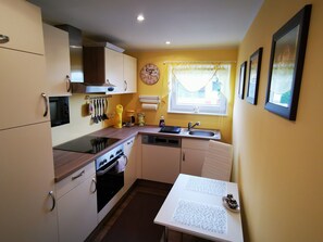 Réfrigérateur, four, plaque de cuisson, lave-vaisselle