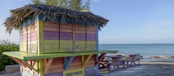 Beach View Townhome -1 Min to Beach