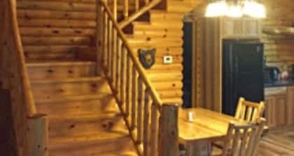 Lazy Cedars hirsimökki