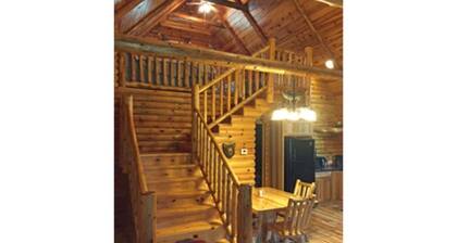 Lazy Cedars Log Cabin - Centrally located