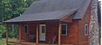 Lazy Cedars Log Cabin - Centrally located