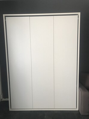 Studio | Individually decorated, individually furnished, iron/ironing board - Studio des Draizes (Neuchatel)