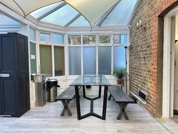 Cafe - Sleeplicity London Heathrow (Feltham)